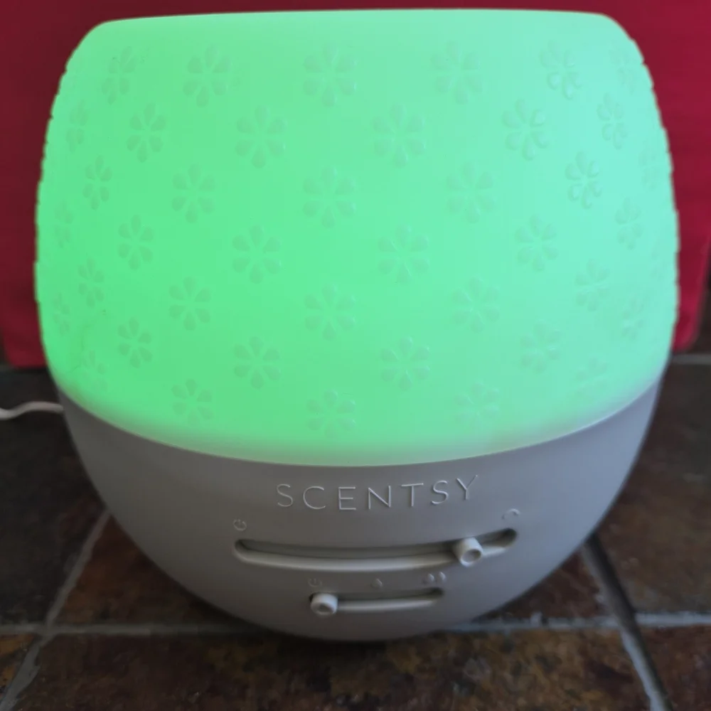 Scentsy White Floral Ceramic Diffuser